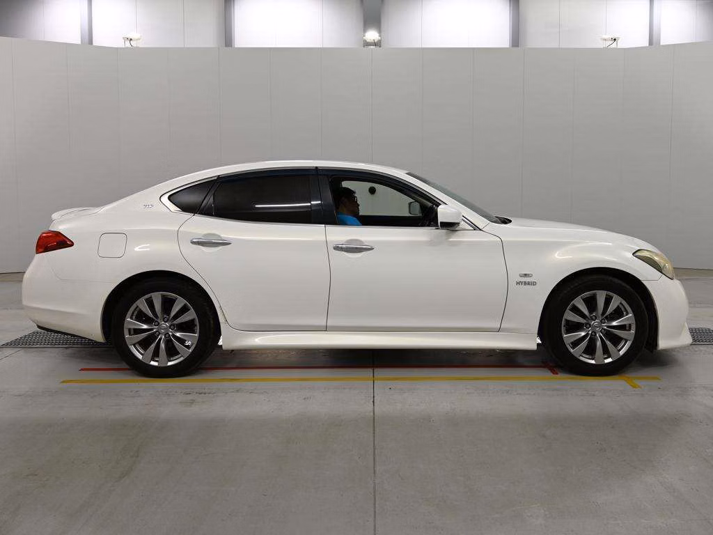 NISSAN FUGA
