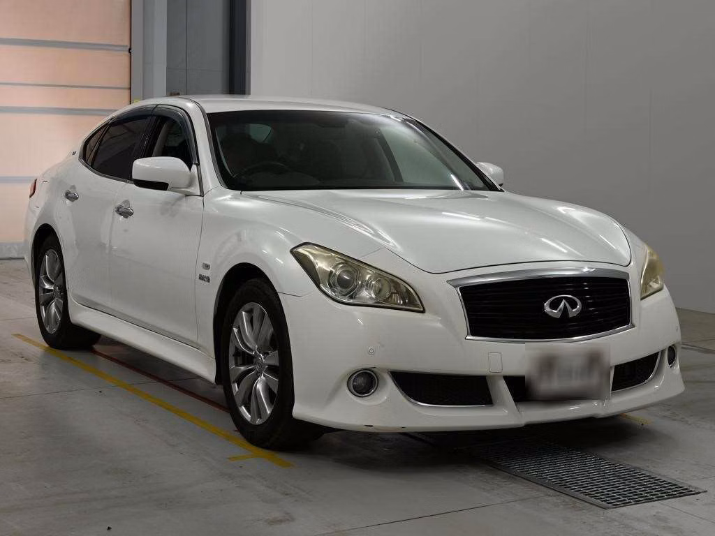NISSAN FUGA