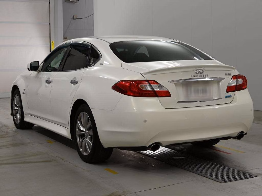 NISSAN FUGA