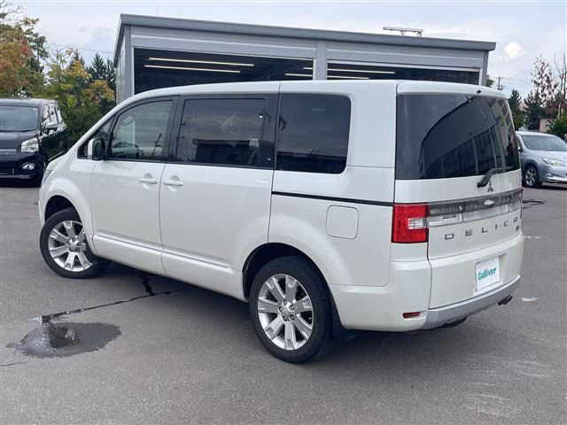 Mitsubishi Delica D:5