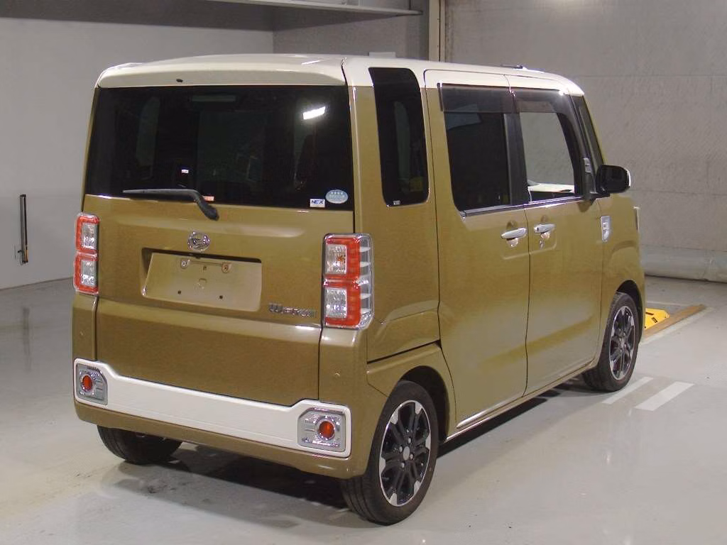 DAIHATSU WAKE