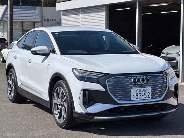 AUDI Q4 SPORTBACK E-TRON