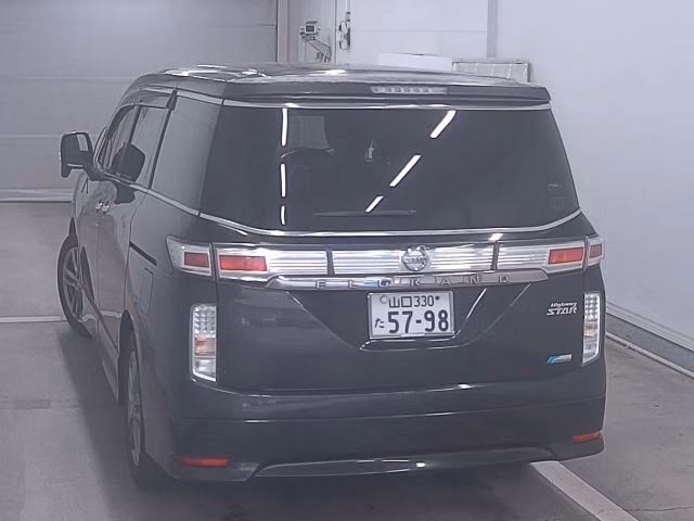 NISSAN ELGRAND