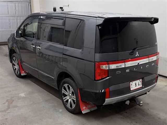 Mitsubishi Delica D:5
