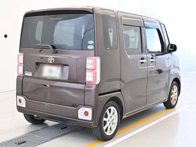 TOYOTA PIXIS MEGA