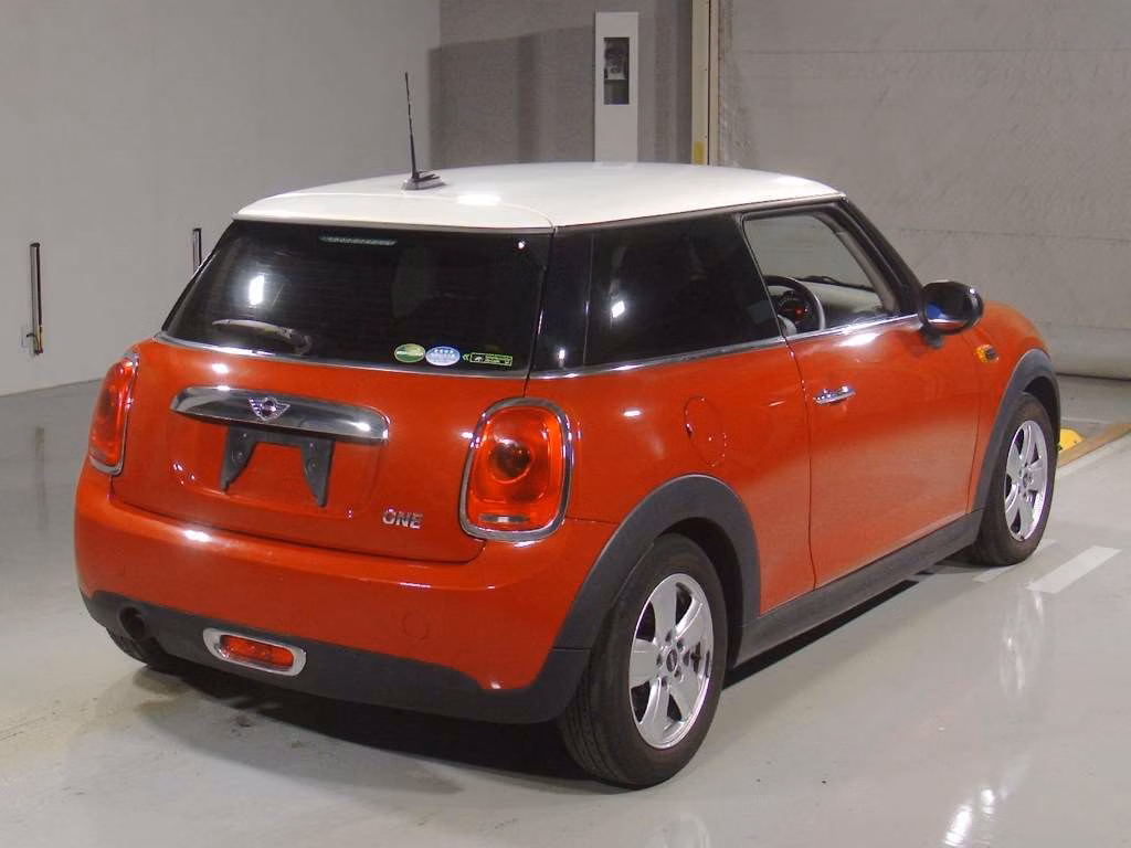 MINI HATCH