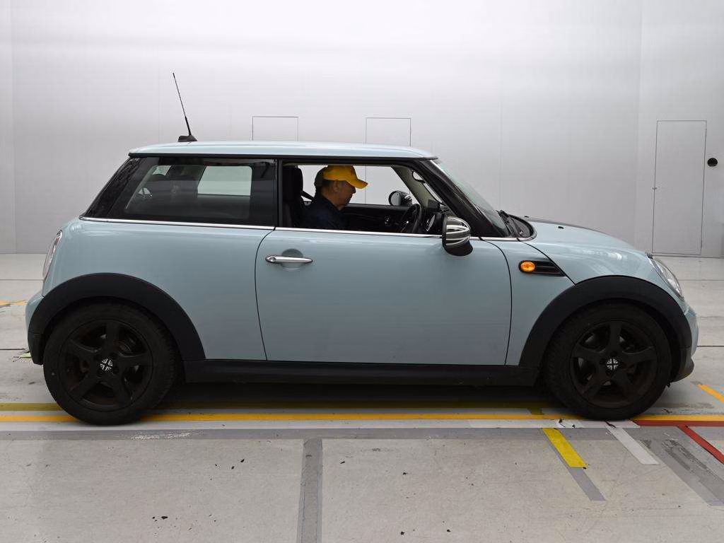 MINI HATCH