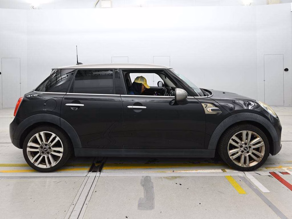 MINI HATCH
