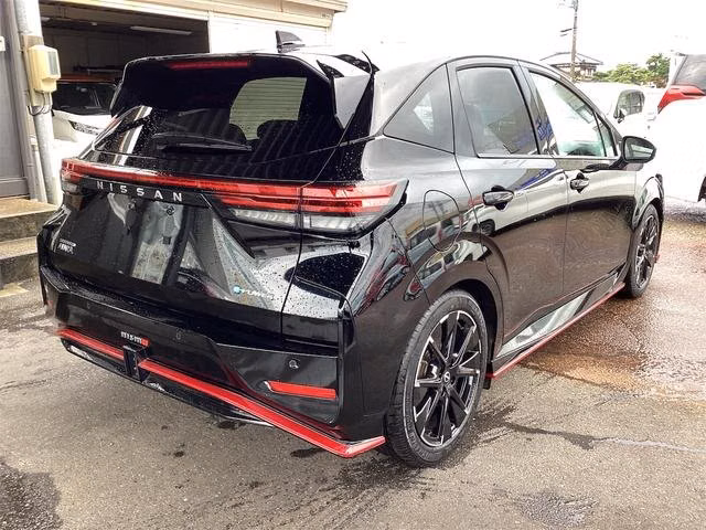 Nissan Aura