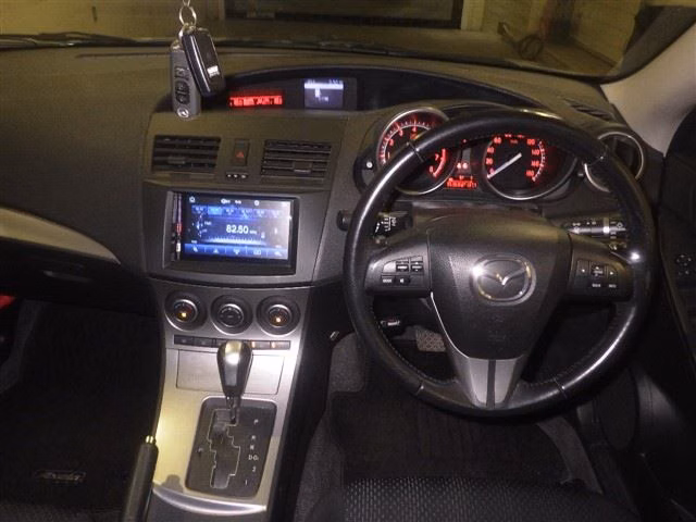MAZDA AXELA