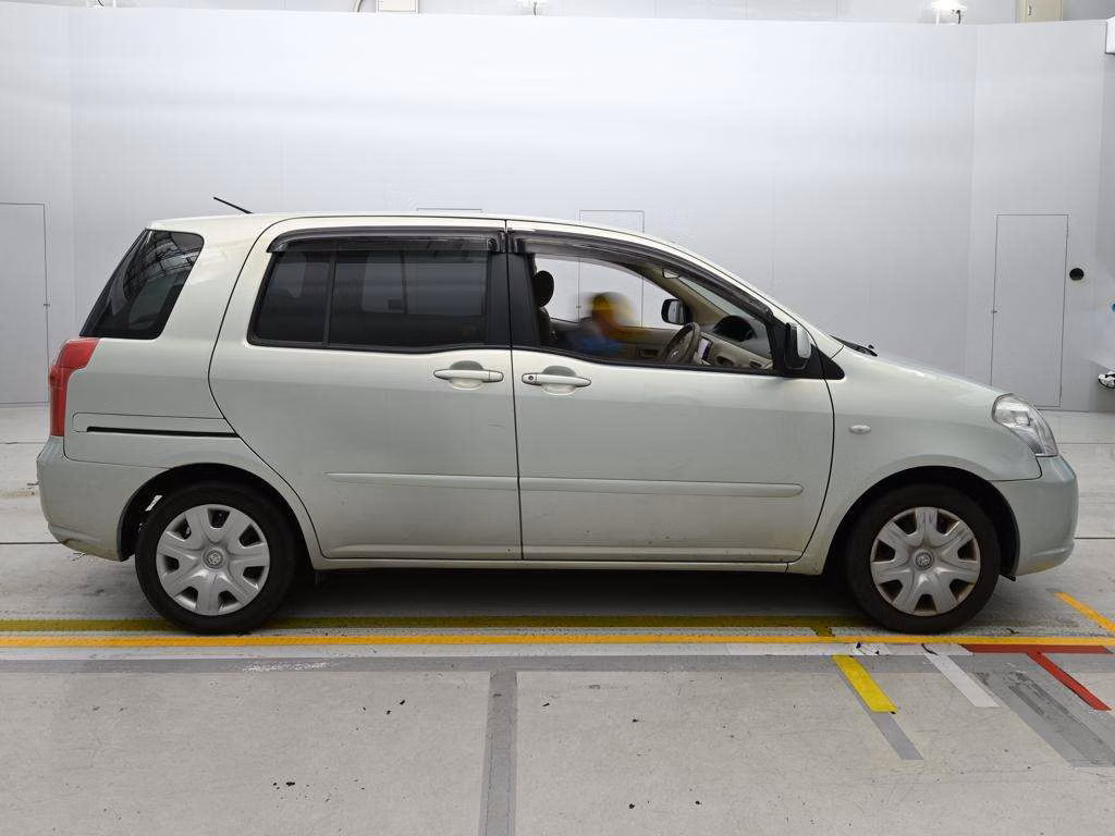 TOYOTA RAUM