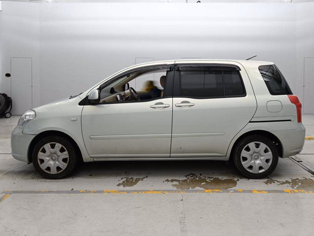 TOYOTA RAUM