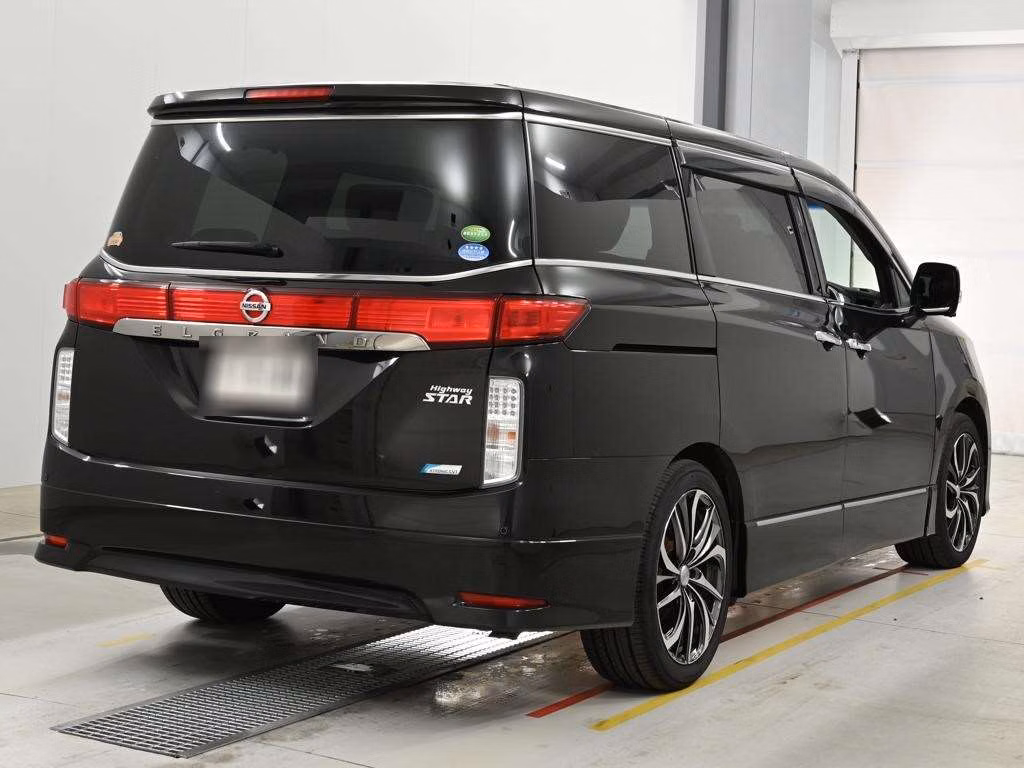 NISSAN ELGRAND