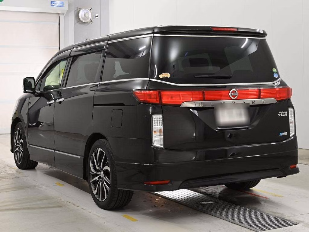 NISSAN ELGRAND