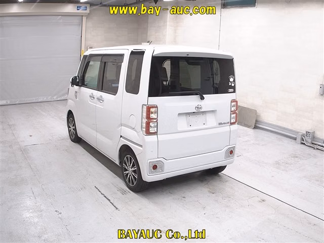 DAIHATSU WAKE