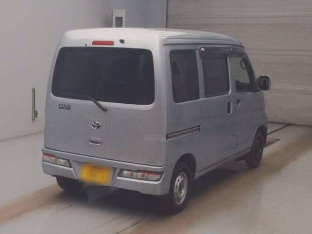 TOYOTA PIXIS VAN