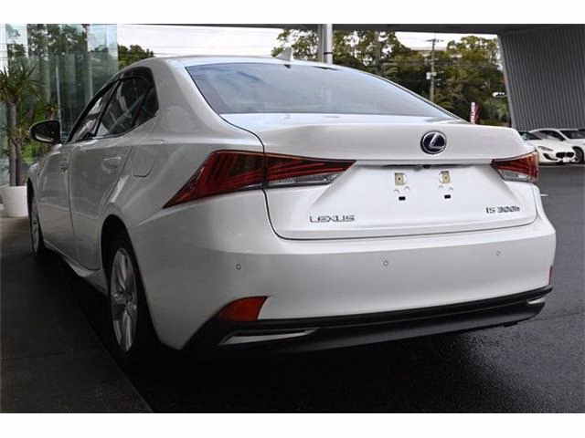 LEXUS IS300H