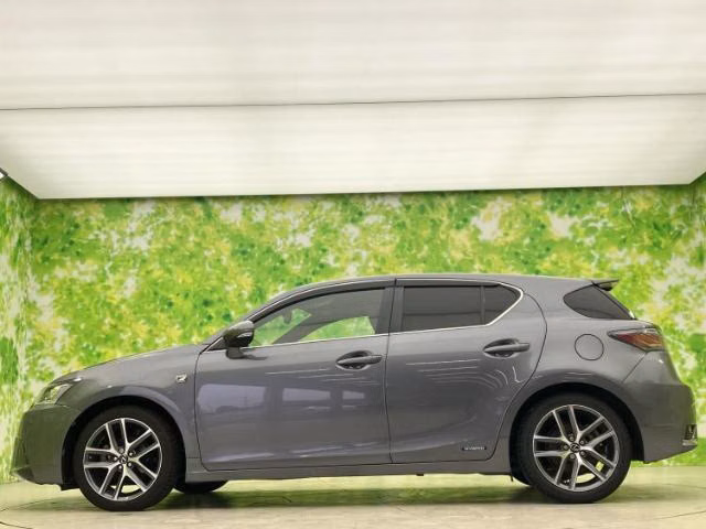 Lexus CT200h