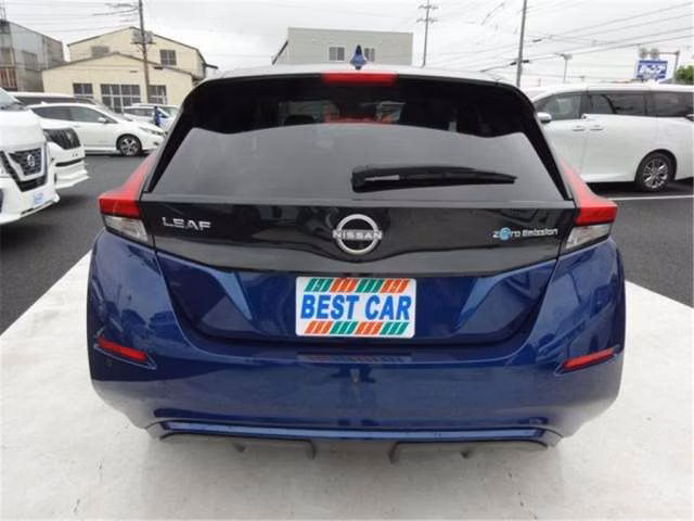NISSAN LEAF