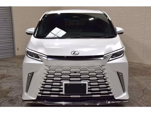 LEXUS LM500H