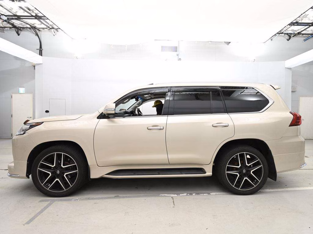 Lexus LX570