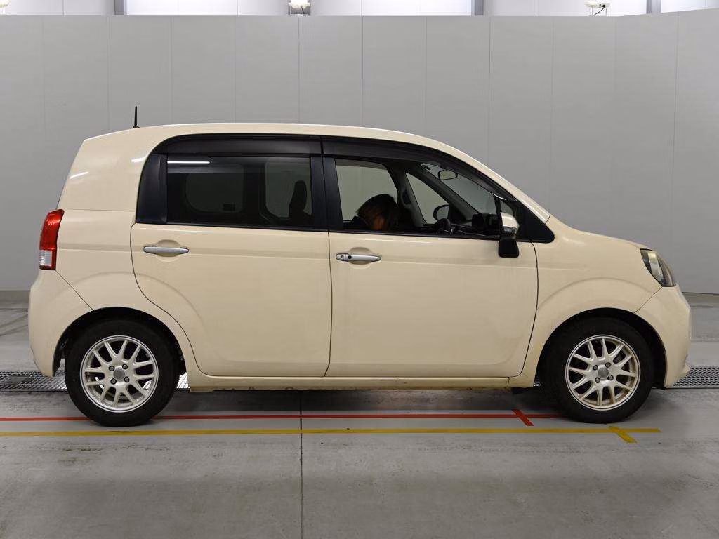 TOYOTA PORTE