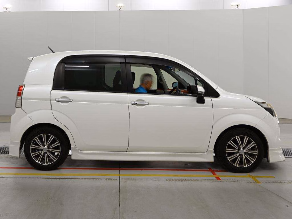 TOYOTA SPADE