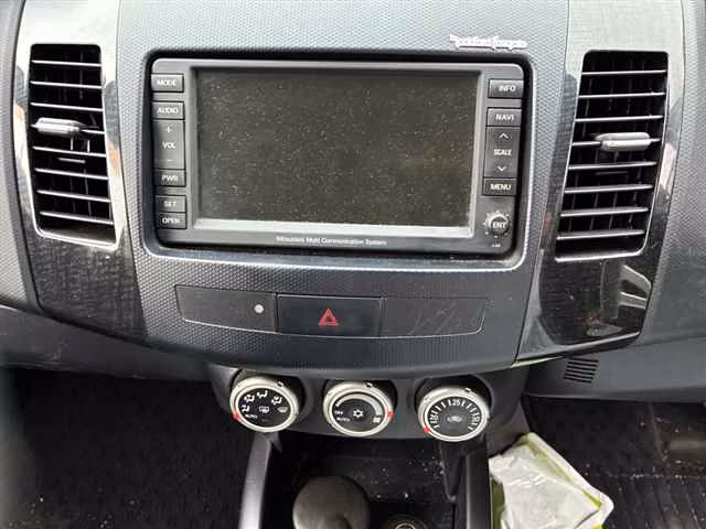 MITSUBISHI OUTLANDER