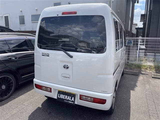TOYOTA PIXIS VAN