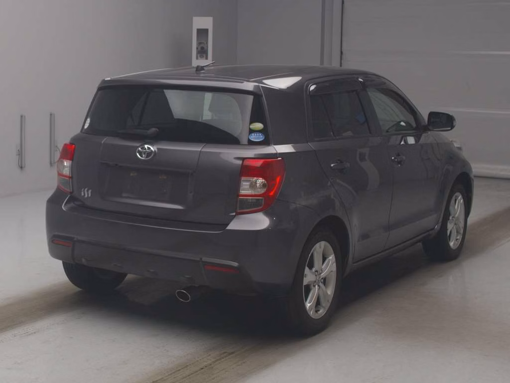 TOYOTA IST