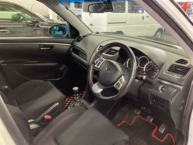 SUZUKI SWIFT