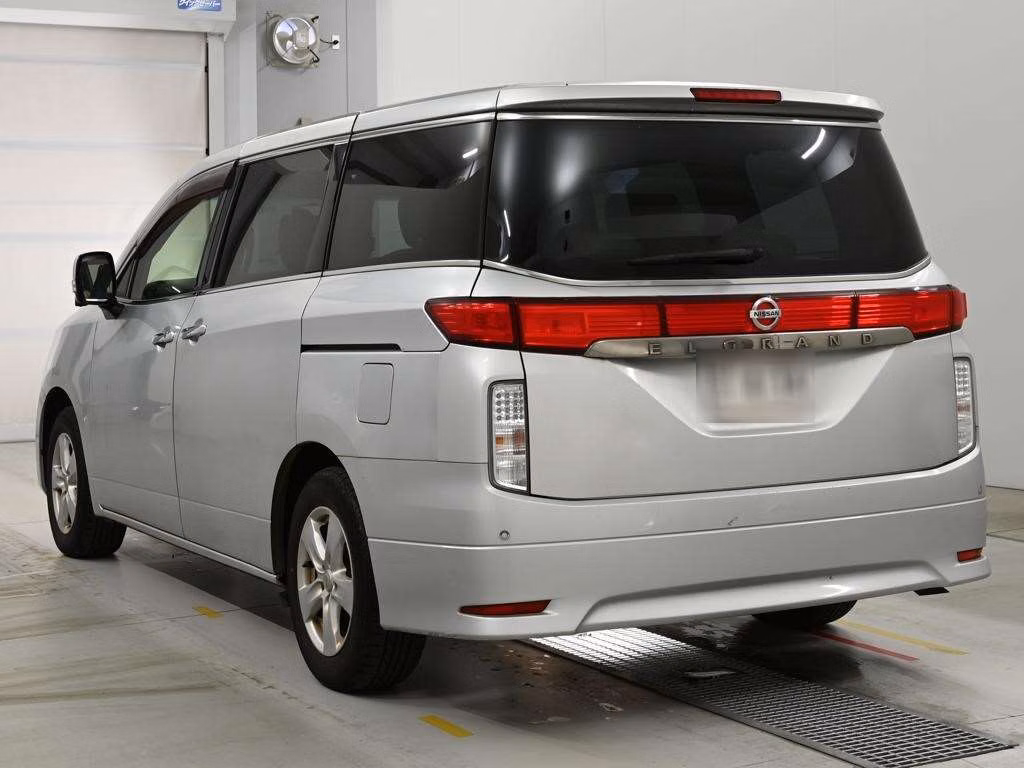 NISSAN ELGRAND