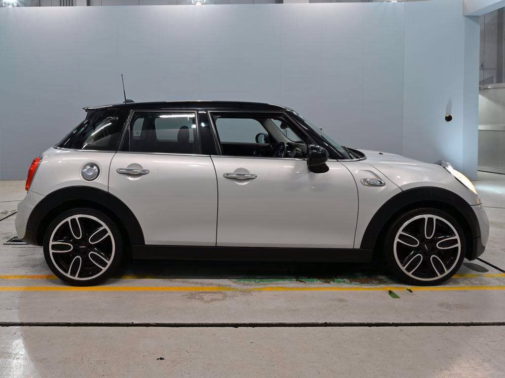 MINI HATCH