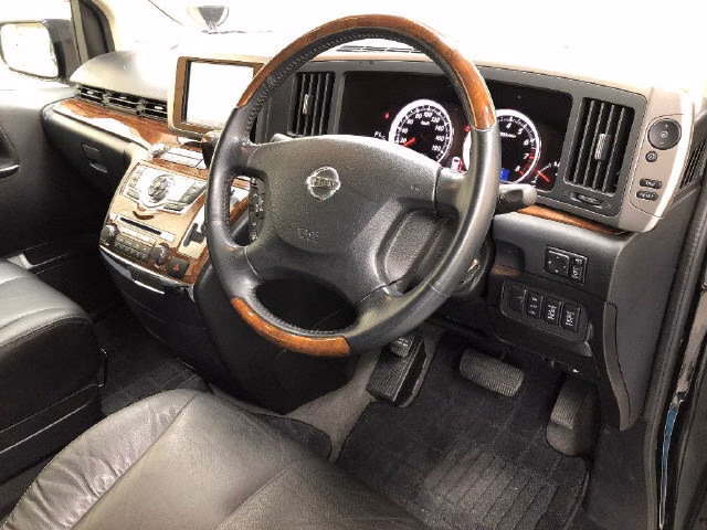 NISSAN ELGRAND