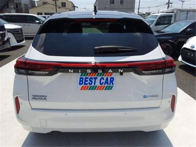Nissan Aura