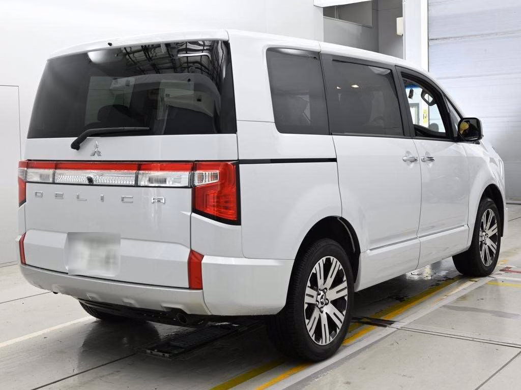 Mitsubishi Delica D:5
