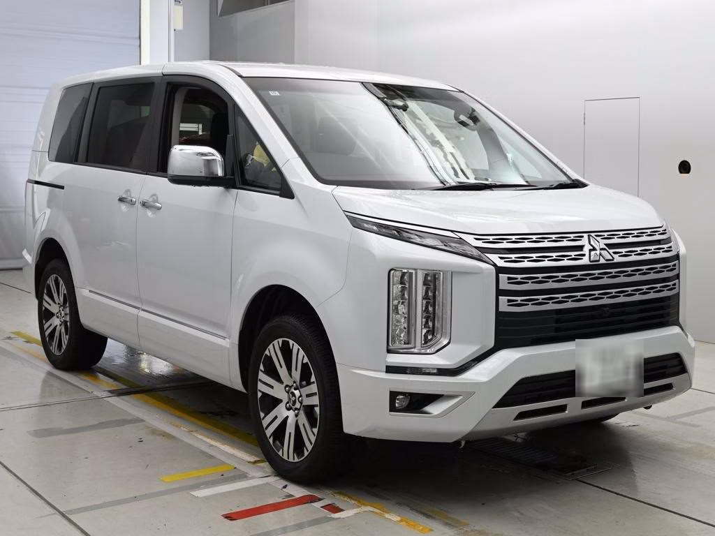 Mitsubishi Delica D:5