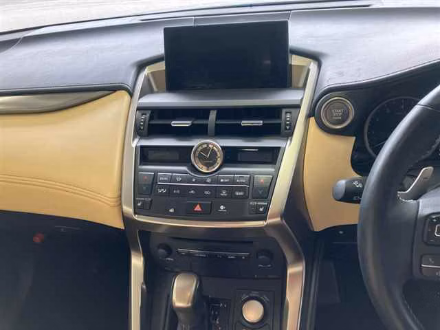 Lexus NX200t