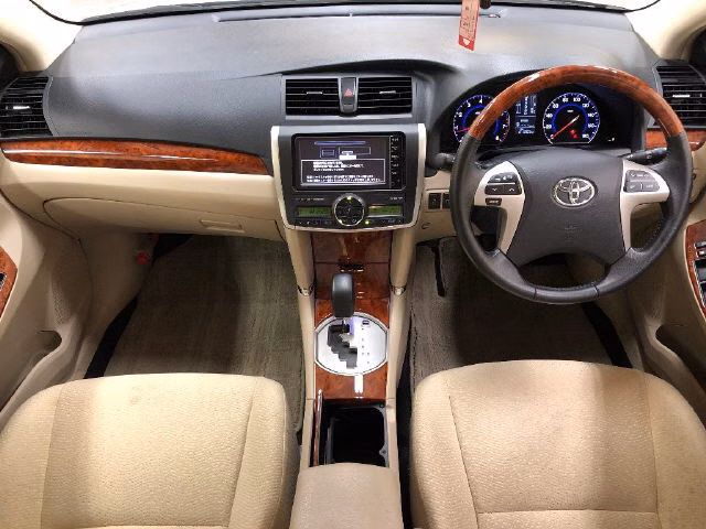 TOYOTA PREMIO