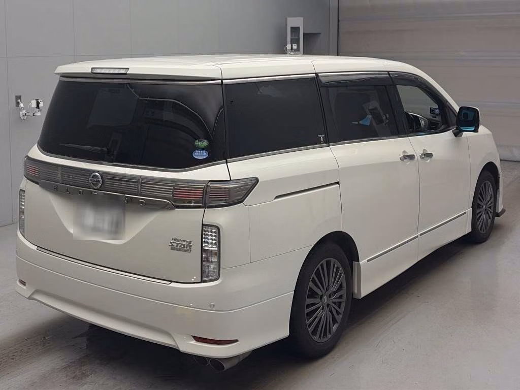 NISSAN ELGRAND