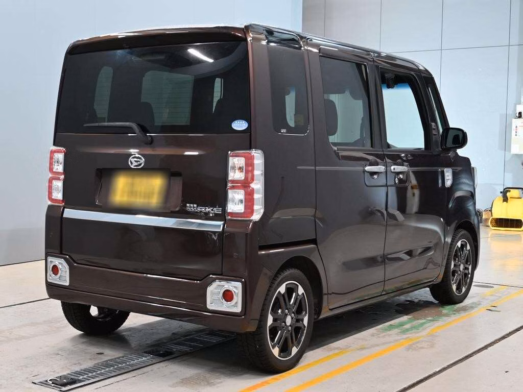 DAIHATSU WAKE