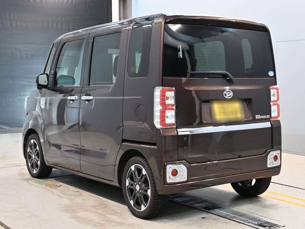 DAIHATSU WAKE