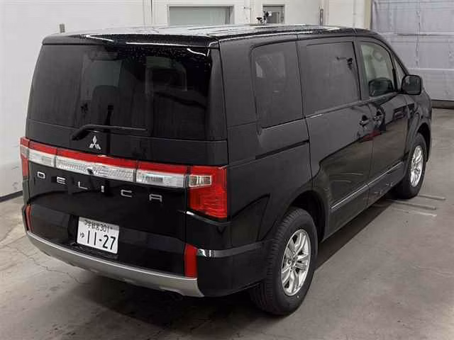 Mitsubishi Delica D:5