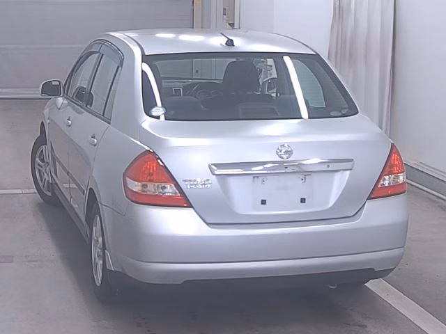 NISSAN TIIDA LATIO