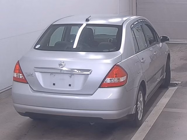 NISSAN TIIDA LATIO
