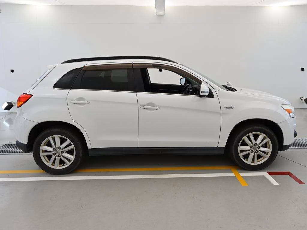 MITSUBISHI RVR
