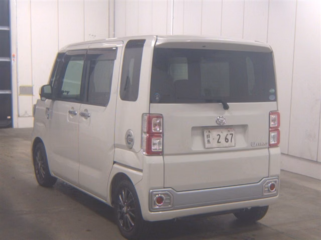DAIHATSU WAKE
