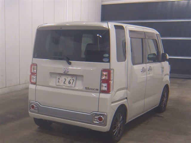 DAIHATSU WAKE