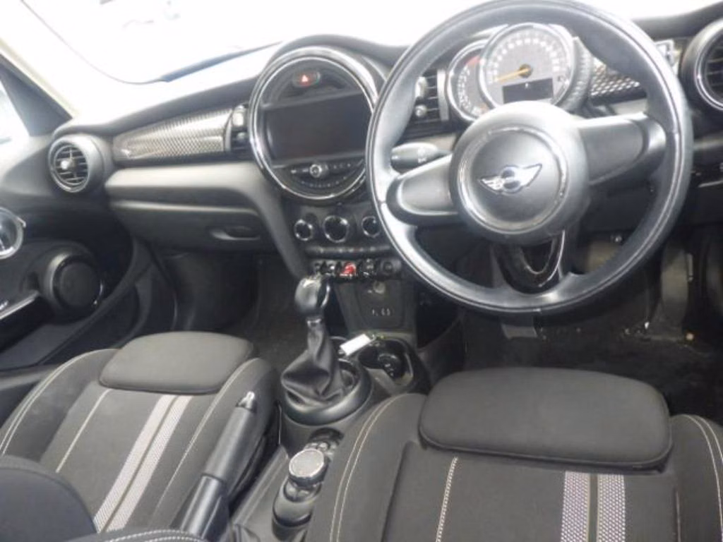 MINI HATCH