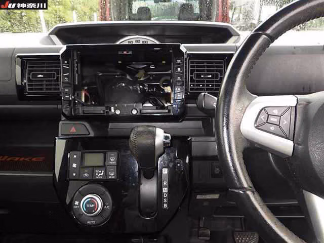 DAIHATSU WAKE